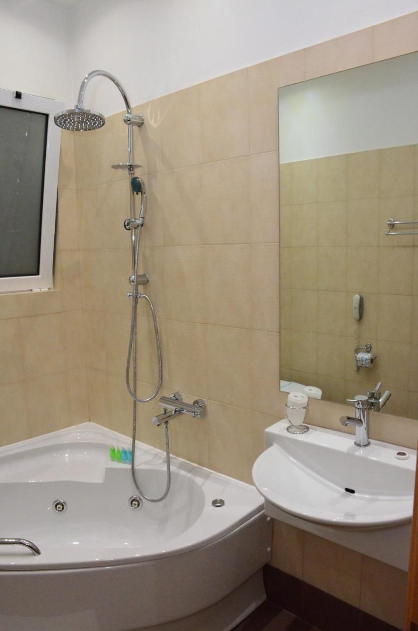 Deves Hotel Nafplion Exteriör bild